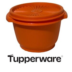 ORANGE VINTAGE TUPPERWARE CONTAINER